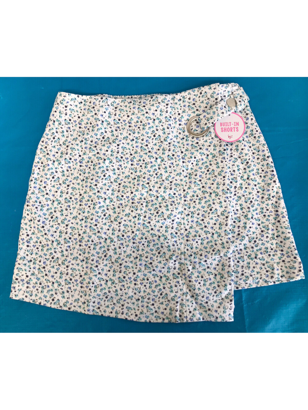 Justice Girls Skort. White With Blue & Green Flowers. White Shorts. Size 10. NWT